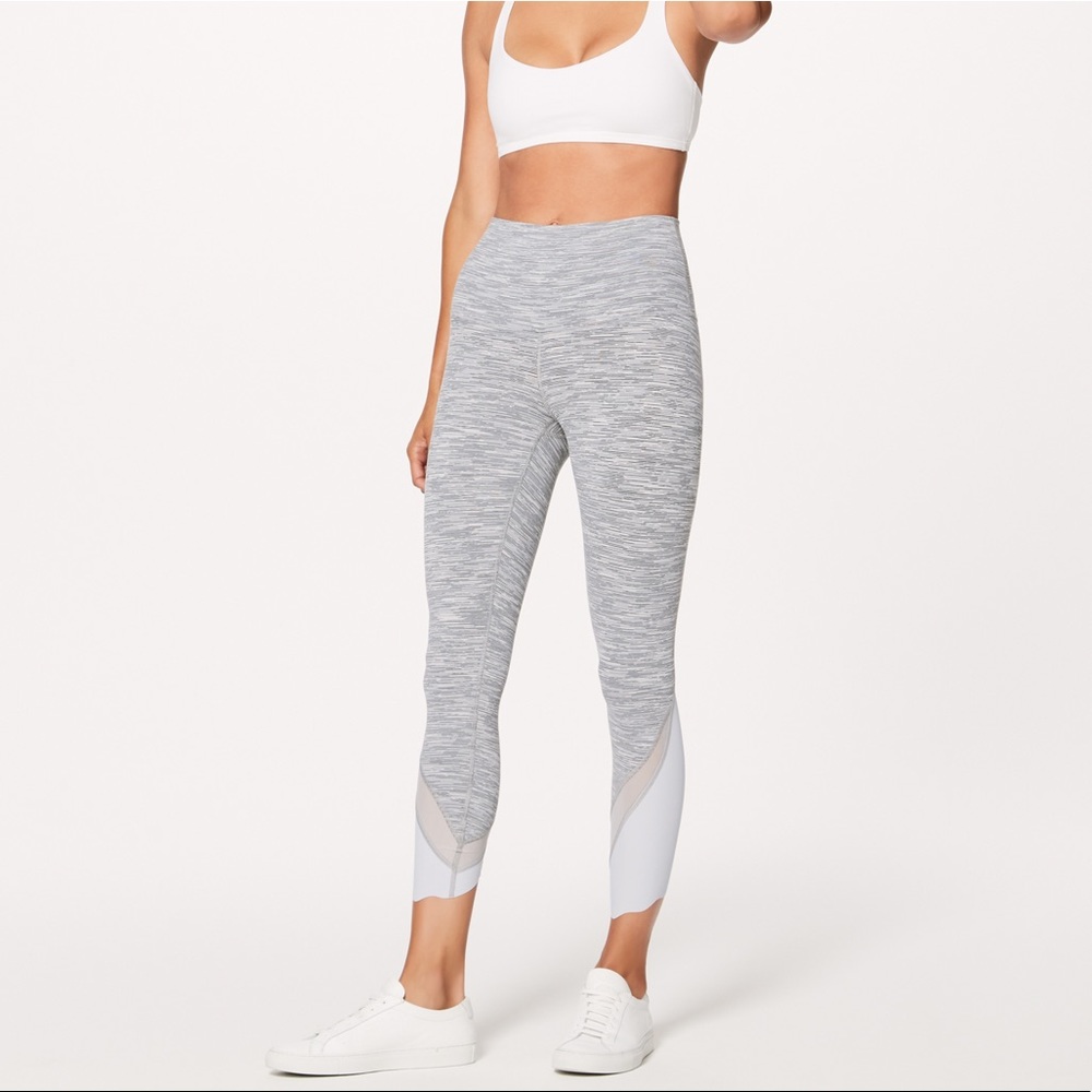 *SOLD* Lululemon Wunder Under Scallop 23” Size 4